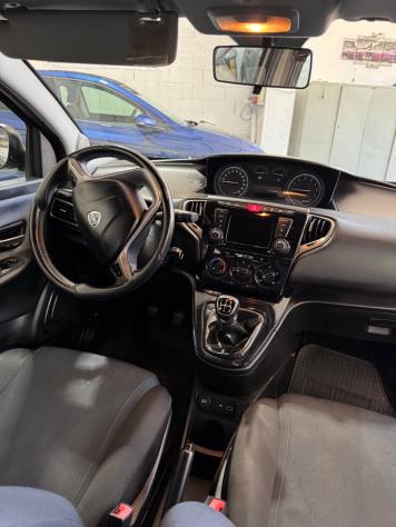 Lancia Ypsilon 1.2 69 CV 5 porte S&S Gold - Foto 9