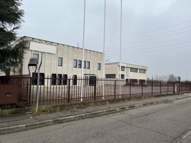 Immobile di 1700 m² con 3 locali in affitto a San Zeno Naviglio