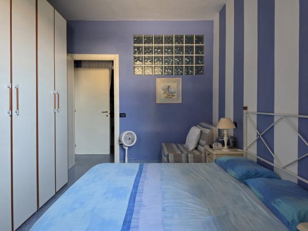 MARINA DI MASSA, vicinissimo al mare, vendesi appartamento bilocale ristrutturato e arredato con giardino e ingresso indipendente: soggiorno con angol - Foto 7