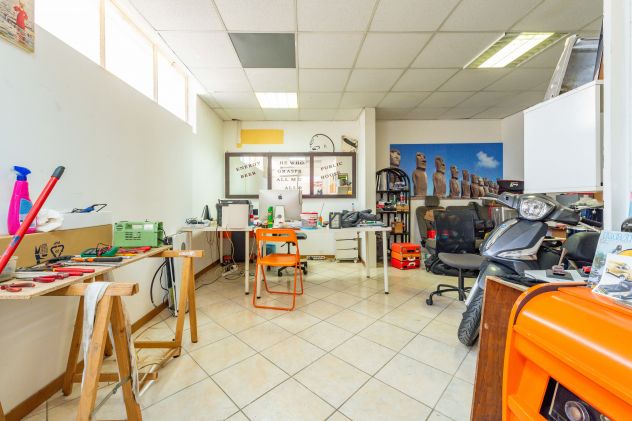 Locale commerciale locato con reddito del 8,5%.