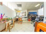 Locale commerciale locato con reddito del 8,5%.