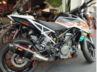 KTM 390 Duke  Akrapovic rif. 18552740