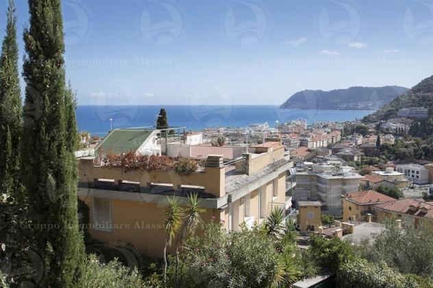 Alassio, alloggio con grande terrazzo in primissima collina