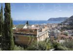 Alassio, alloggio con grande  terrazzo in primissima collina