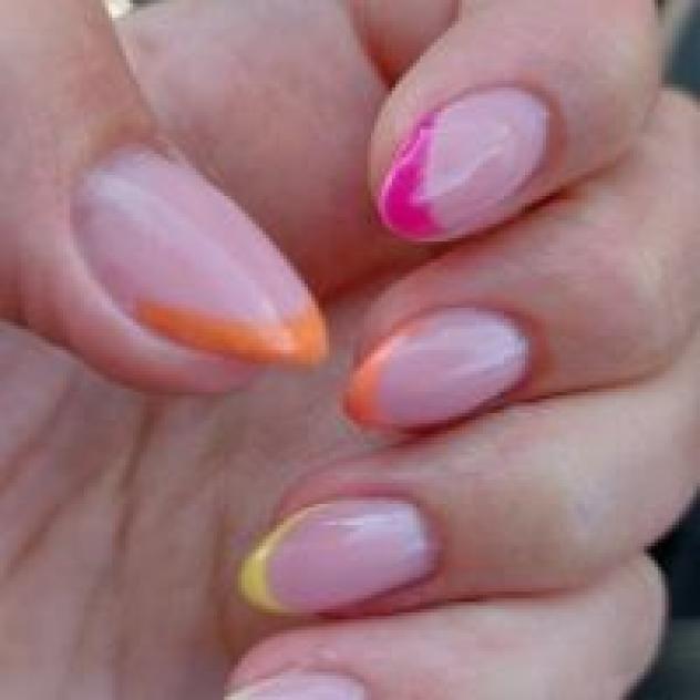 Nails On The Moon di De Nichilo Antonella