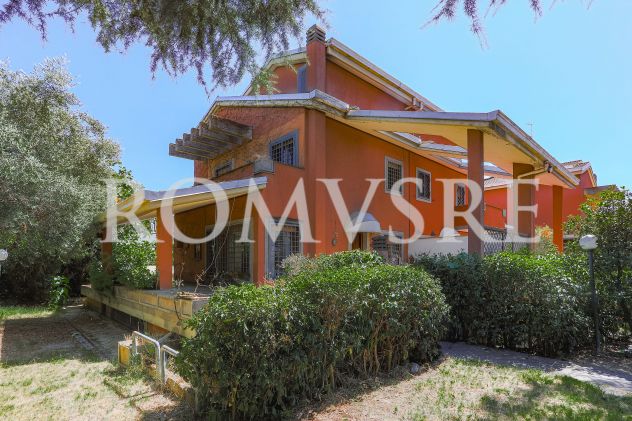 casa indipendente in vendita a Roma in zona Axa