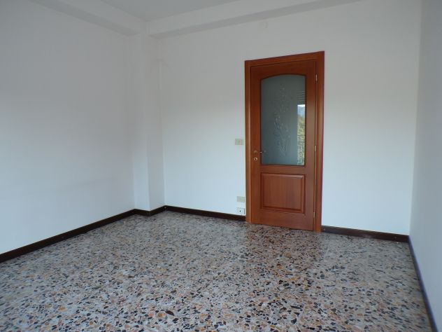 Travedona Monate - trilocale con cantina e box - Foto 8