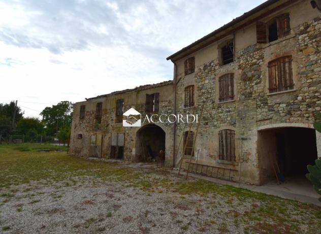 RUSTICO di 10 vani e di 750 mq (SANTA LUCIA DI PIAVE) rif. DT03 - Foto 3