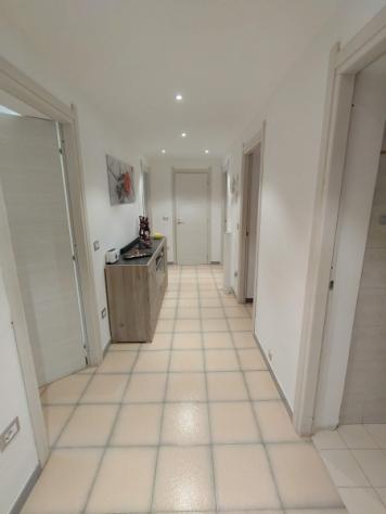 Alghero centro, via Brigata Sassari: 100 mq ristrutturati con 3 camere, 2 bagni e lastrico solare privato di 120 mq – € 230.000 - Foto 9