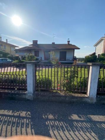 Veronella: Villa singola più attività commerciale