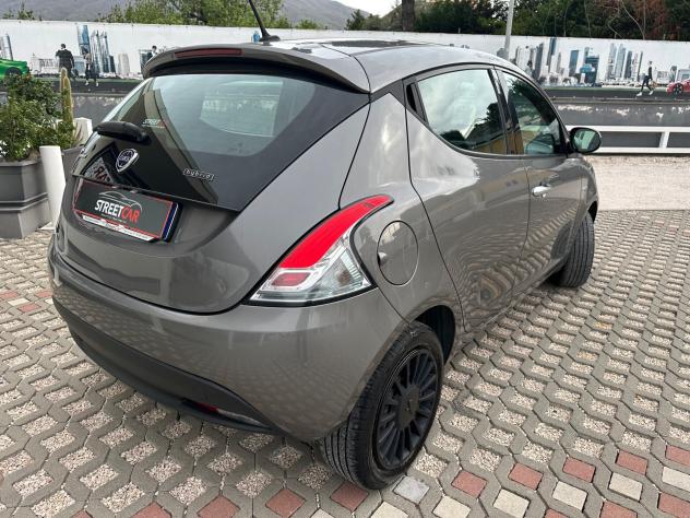 Lancia Ypsilon 1.0 Ecochic Silver - Foto 4
