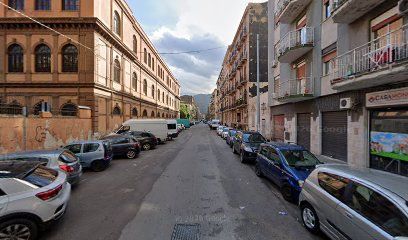 quartiere policlinico , posto moto/bici all interno di motorimessa con wc