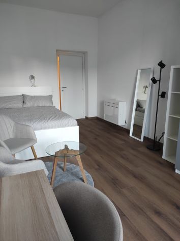 STANZA SINGOLA CON TERRAZZO
