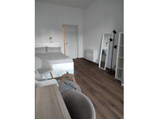 STANZA SINGOLA CON TERRAZZO