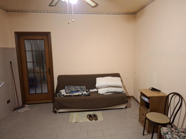 Casa abitabile o piccolo studio per per professionisti. L' immobile è in buono stato e subito abitabile composto al piano terra da un ingresso che fa - Foto 13