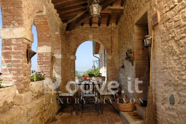 Rustico / Casale di 2200 m² con più di 5 locali e box auto in vendita a Asciano - Foto 8