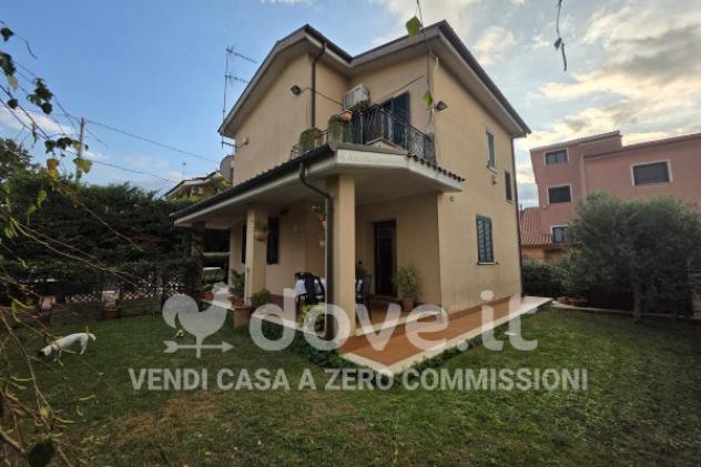 Villa di 150 m² con 5 locali e posto auto in vendita a Artena