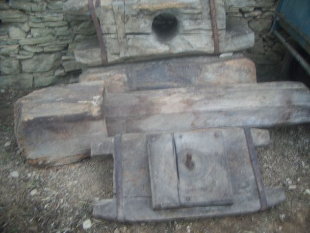 Antico frantoio intagliato in legno risalente a 230 anni fa - Foto 4