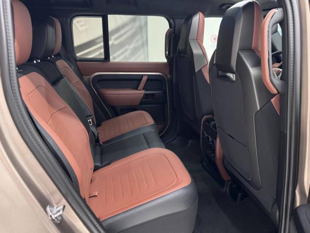 Land Rover Defender (2019) LAND ROVER 110 4.4 V8 635 CV AWD Auto OCTA - Foto 5