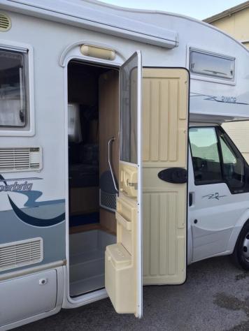 CAMPER RIMOR FORD MANSARDATO GARAGE 6 POSTI CASTELLO GEMELLATO POSTERIORE GANCIO TRAINO GENERALI USATI - Foto 8
