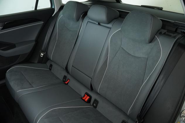 Volkswagen Passat 1.5 TSI DSG eHybrid Business 150kW 204CV - Foto 8