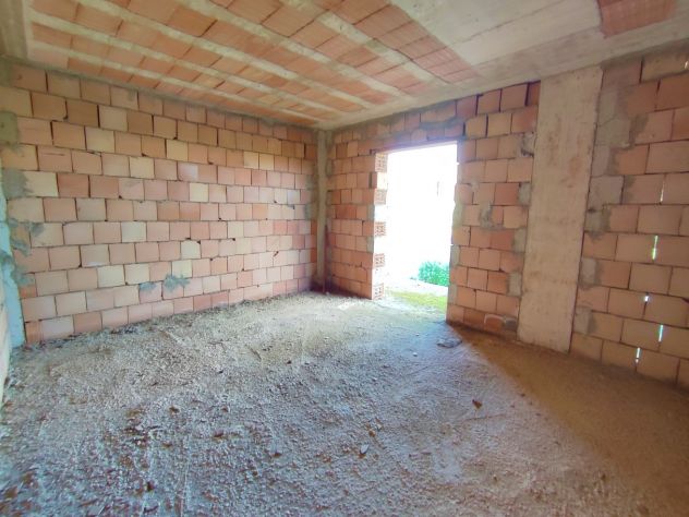 VILLA CON GIARDINO DA COMPLETARE - VIA CASTEL VOLTURNO - MONDRAGONE - Rif. V2476 - Foto 9
