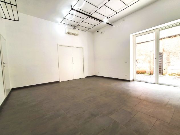 Grazioso negozio uso investimento - Foto 7