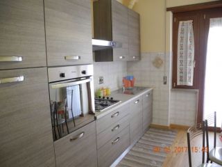 offro in affitto camera con bagno per studentessa
