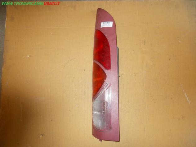 FANALE POST.D. ROSSO RENAULT KANGOO (K76)  Parti elettriche  Fanaleria  Fanali  Fanale post. sx. RENAULT - KANGOO - 01-08-1997 - 01-06-2001