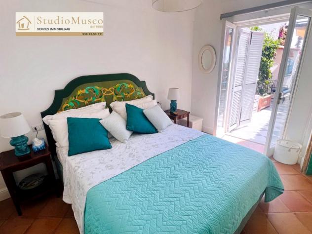 StudioMusco vende a Capri, in via Camerelle, la più prestigiosa strada dello shopping, introvabile appartamento con terrazzo a livello e vista panoram - Foto 10
