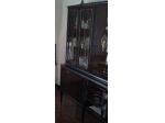 Credenza-Cristalliera anni 60 ben conservato + tavolo in marmo 6/8 posti con pie