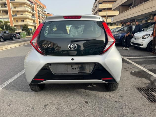 Toyota Aygo Connect 1.0 VVT-i 72 CV 5 porte x-play LED NAVI KAMERA PDC BLUETOOTH CERCHI 16 - Foto 5