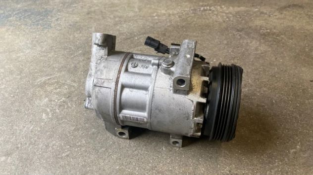 Compressore climatizzatore Dacia Sandero 1.2 benzina del 2016 (926006775R) - Foto 3