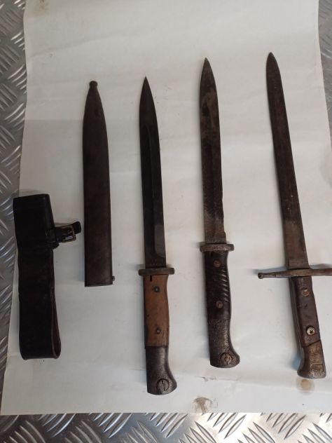 Elmetti, maschere antigas e altra militaria - Foto 8