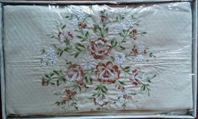COPRILETTO MATRIMONIALE BEIGE CON RICAMO - Foto 2