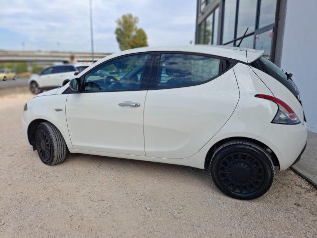 Lancia Ypsilon 1.0 FireFly 5 porte S&S Hybrid Silver Plus - Foto 4