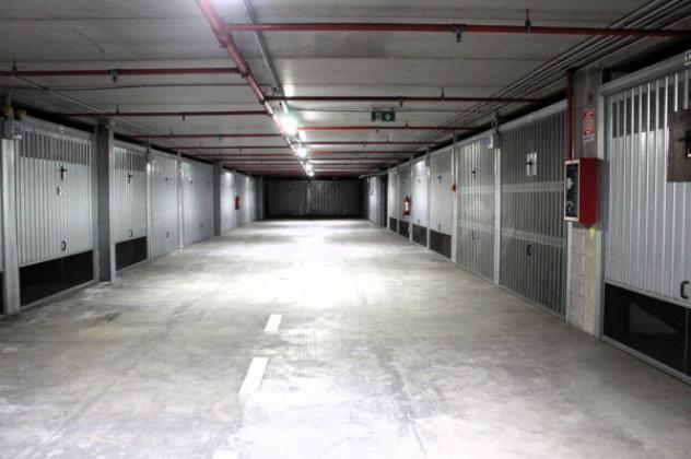 Box / Garage di 27 m² in vendita a Milano