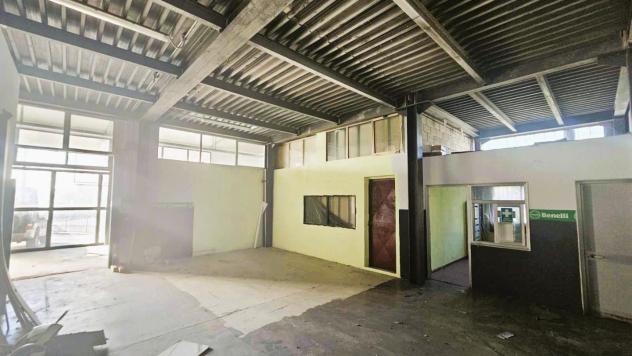 Capannone artigianale in vendita a Massa 450 mq Rif: 1412247