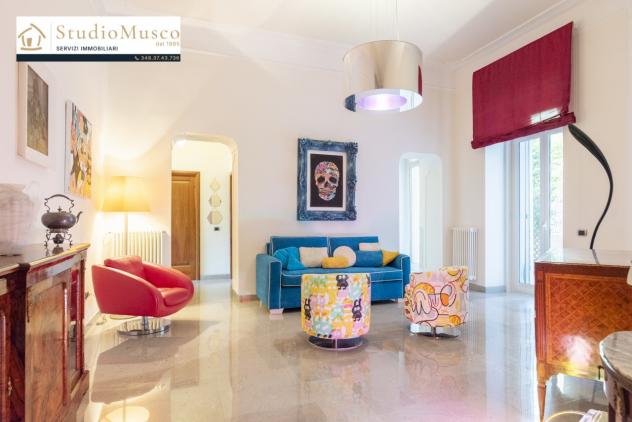 APPARTAMENTO di 6 vani e di 163 mq (NAPOLI) rif. NUVENATI