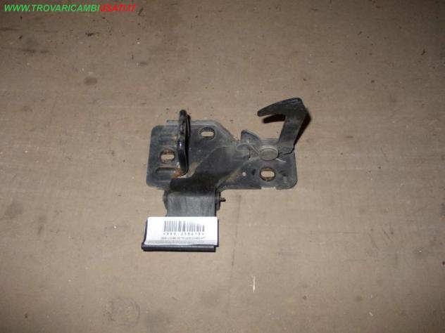 SERRATURA SUP.COFANO ANT. VOLKSWAGEN POLO (9N)  Carrozzeria  Lamierati esterni  Cofano  Serratura cofano VOLKSWAGEN - POLO - 01-10-2001 - 01-04-2005