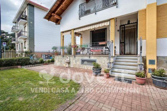 Villa di 300 m² con 5 locali in vendita a Beinasco