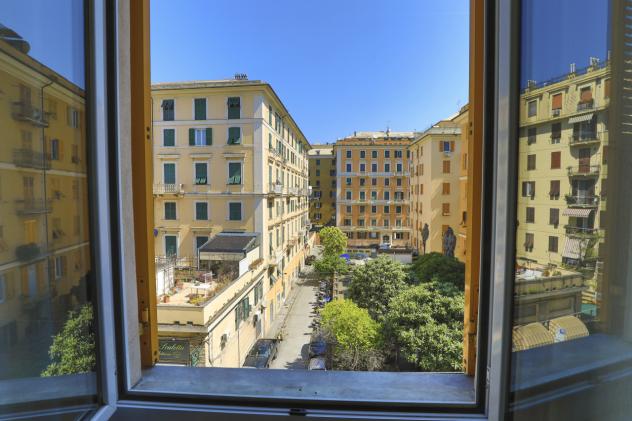 Pentalocale in vendita a Genova