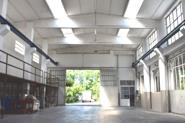 DUE APPARTAMENTI IN PALAZZINA CON CAPANNONE ANNESSO - Foto 5