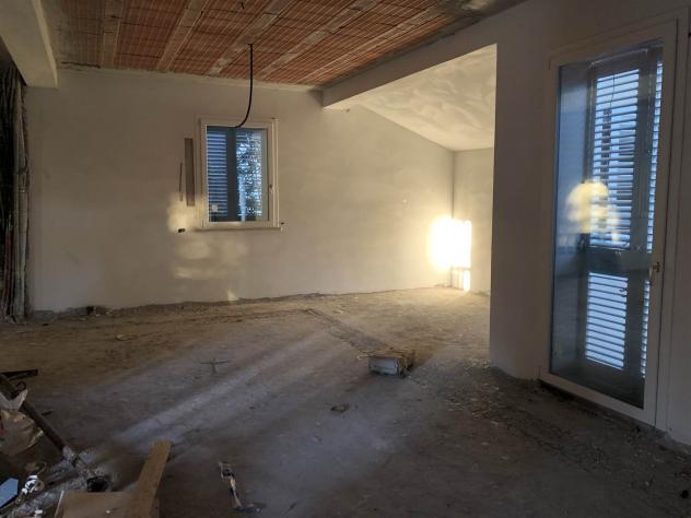 Villa in Vendita in zona TIRRENIA con giardino - Foto 12