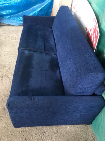 Divano letto in tessuto blu con letto a due posti compreso di materasso