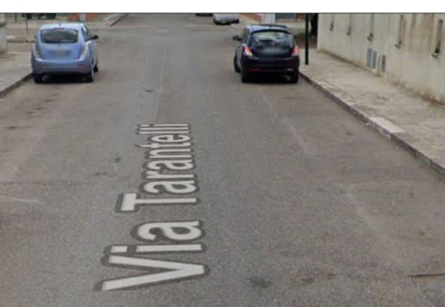 Immobile in asta di 120 m², box auto in vendita a Squinzano