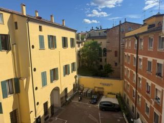 Quadrilocale in affitto a Bologna