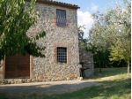 Nell campagne di Montecchio casale di 160mq circondato da  2,2ha di terreno