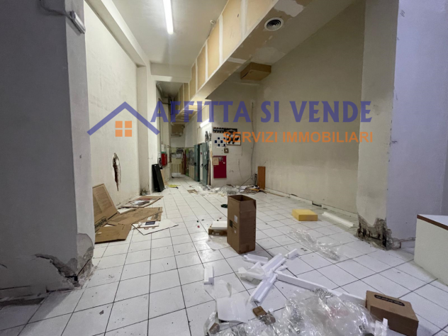 Oltre 3 vetrine in affitto a Siracusa - Foto 7