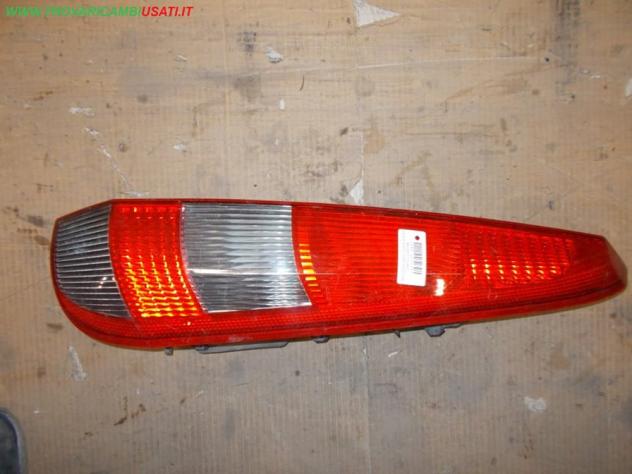 FANALE POST.D. FORD FIESTA (CBK)  Parti elettriche  Fanaleria  Fanali  Fanale post. sx. FORD - FIESTA - 01-03-2002 - 01-12-2005